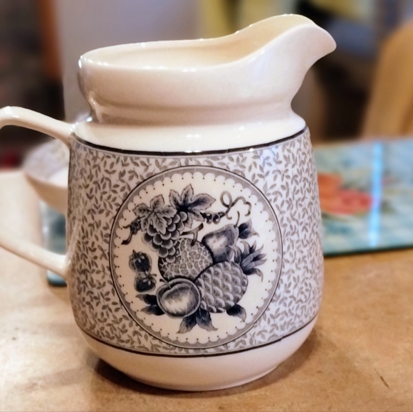 Japan Blue and White Mid Century Modern Ceramic Fruit Pitcher and Basin - Picture 3 of 6